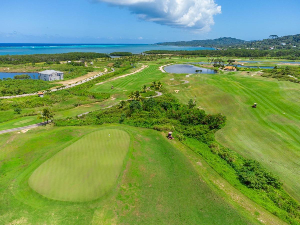 Pristine Bay Villa 1304 With Large Pool - 3 Bedroom Condo French Harbour Exterior photo